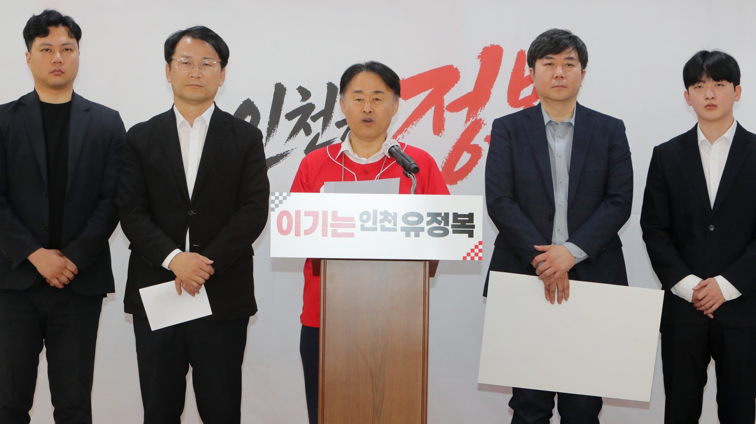 심재돈 공작정치 대응 TF단장이 기자 회견을 하고 있다.