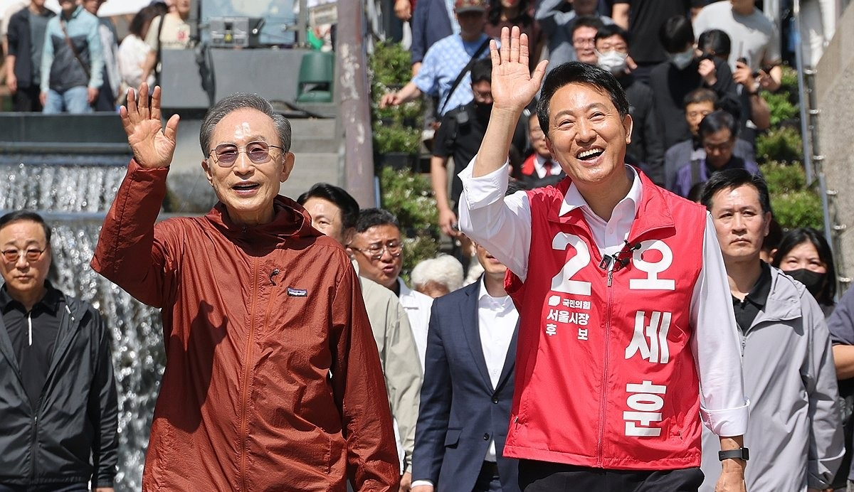 오세훈 서울시장 후보와 이명박 전 대통령(사진=연합뉴스)