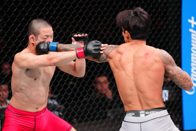송영재 vs 아오이 진.(사진=UFC 한국 미디어 커뮤니케이션)
