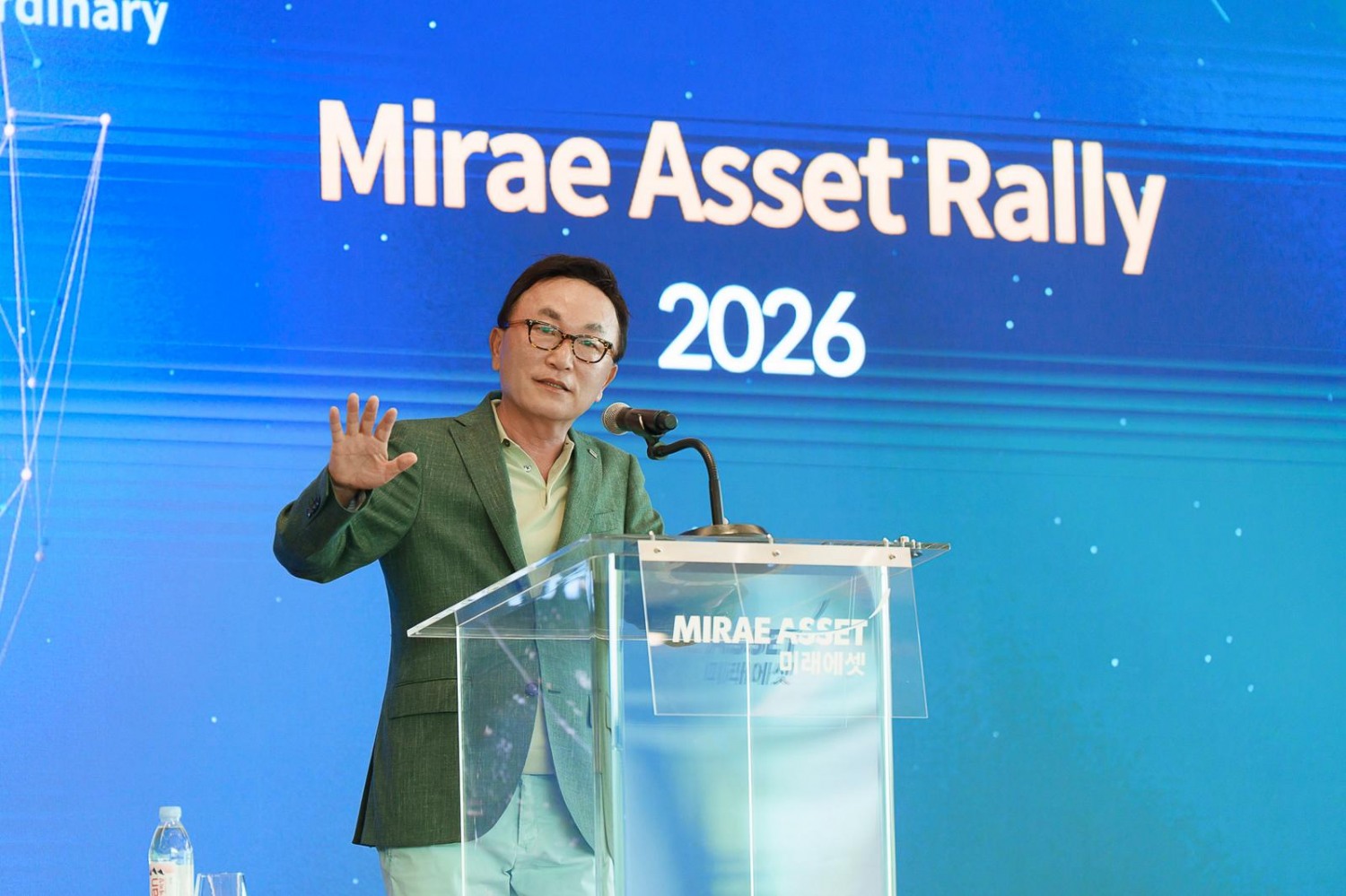1~3일 강원도 SAGEWOOD홍천에서 열린 ‘Mirae Asset Rally 2026’에서 미래에셋그룹 박현주 회장이 글로벌 ETF 임직원들과 비즈니스 현황을 공유하고 있다. 사진=미래에셋그룹