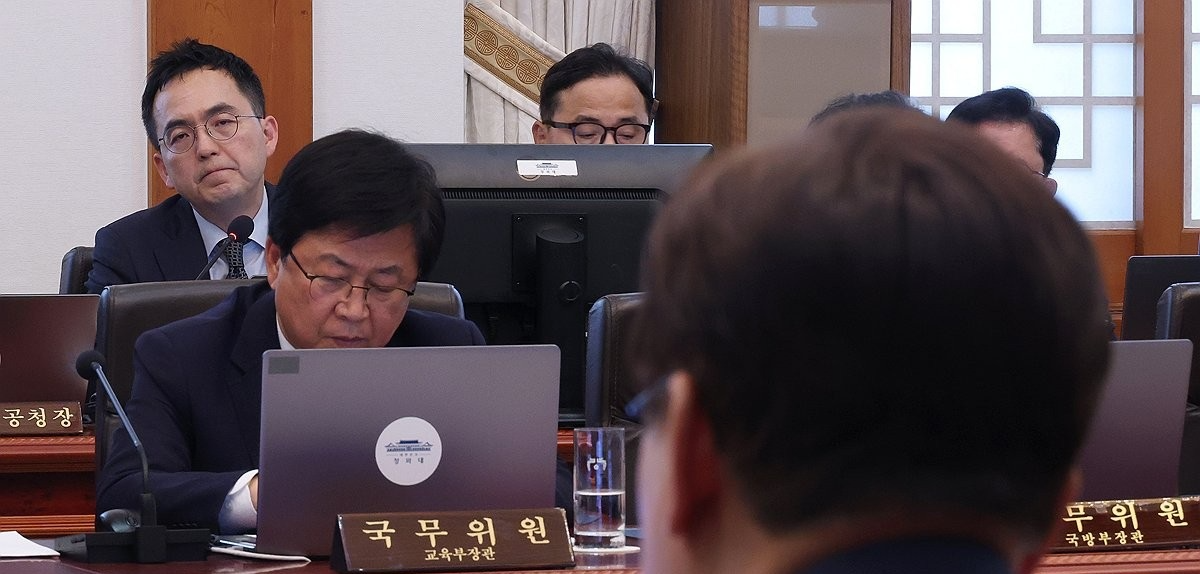 이재명 대통령 발언 듣는 구자현 검찰총장 직무대행(사진=연합뉴스)