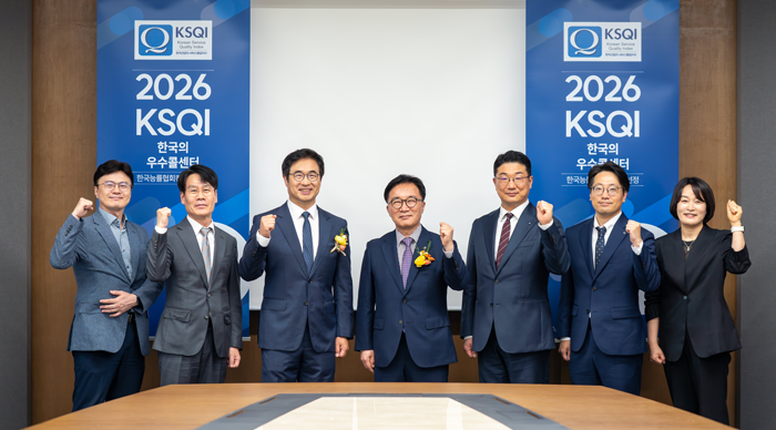전우종 SK증권 대표이사(왼쪽에서 세 번째), 한수희 한국능률협회컨설팅 대표이사(왼쪽에서 네 번째). 사진=SK증권