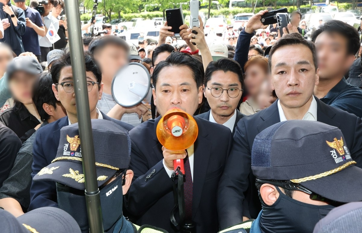 확성기 든 장동혁 대표(사진=연합뉴스)