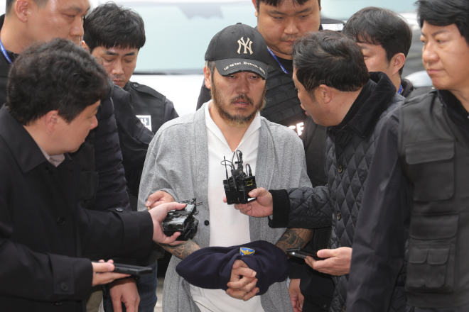 법정으로 이동하는 '마약왕' 박왕열.(사진=연합뉴스)
