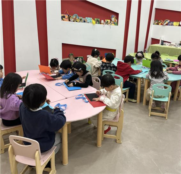 광명스피돔 어린이 문화교실에 참가한 어린이들이 체험 활동을 하고 있다.(사진=국민체육진흥공단)