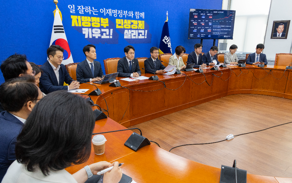 원내대책회의에서 발언하는 민주당 한병도 원내대표(사진=연합뉴스)