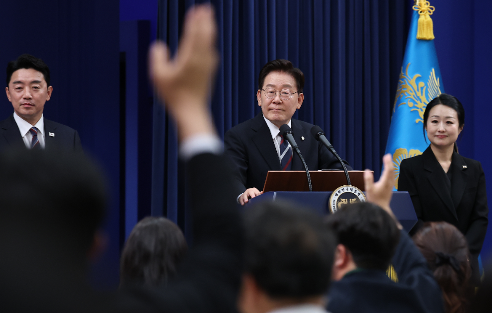 취재진 질의응답 진행하는 이재명 대통령(사진=연합뉴스)