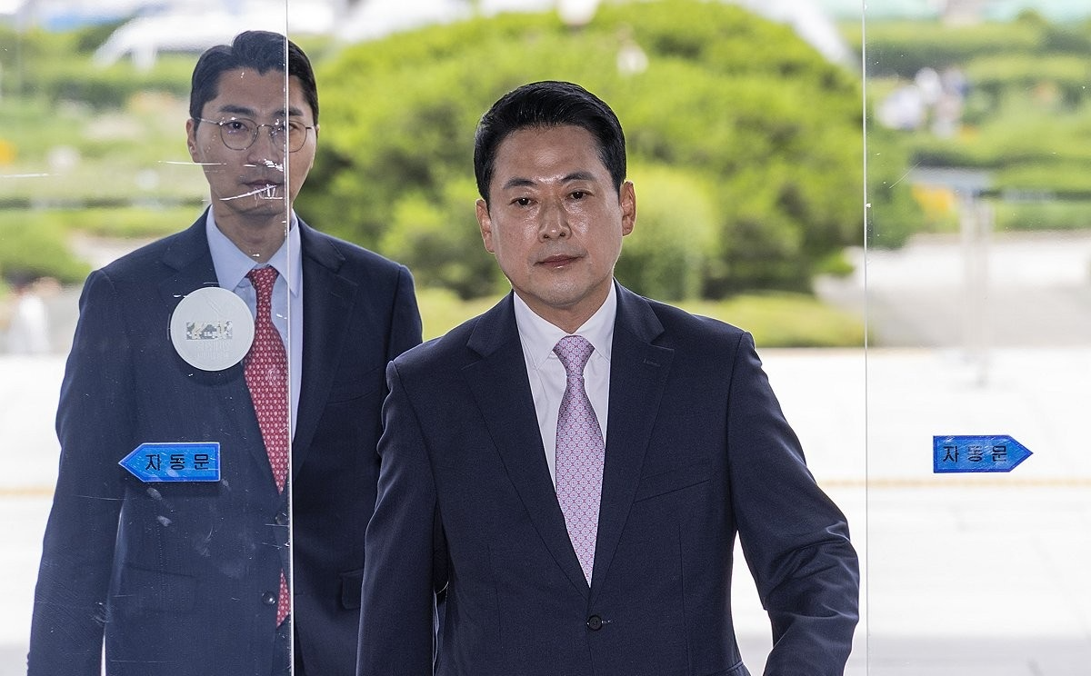 퇴원 후 국회 들어서는 장동혁 대표(사진=연합뉴스)