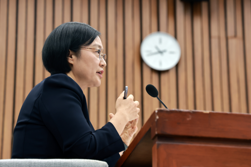 의원 질의에 답하는 한성숙 총리 후보자(사진=연합뉴스)