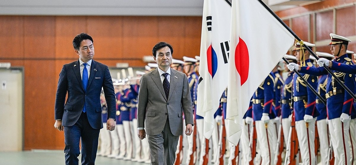 안규백 국방부 장관과 고이즈미 방위상(사진=연합뉴스)