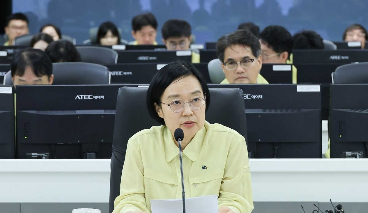 여름철 홍수 대책 보고 받는 한성숙 국무총리(사진=연합뉴스)