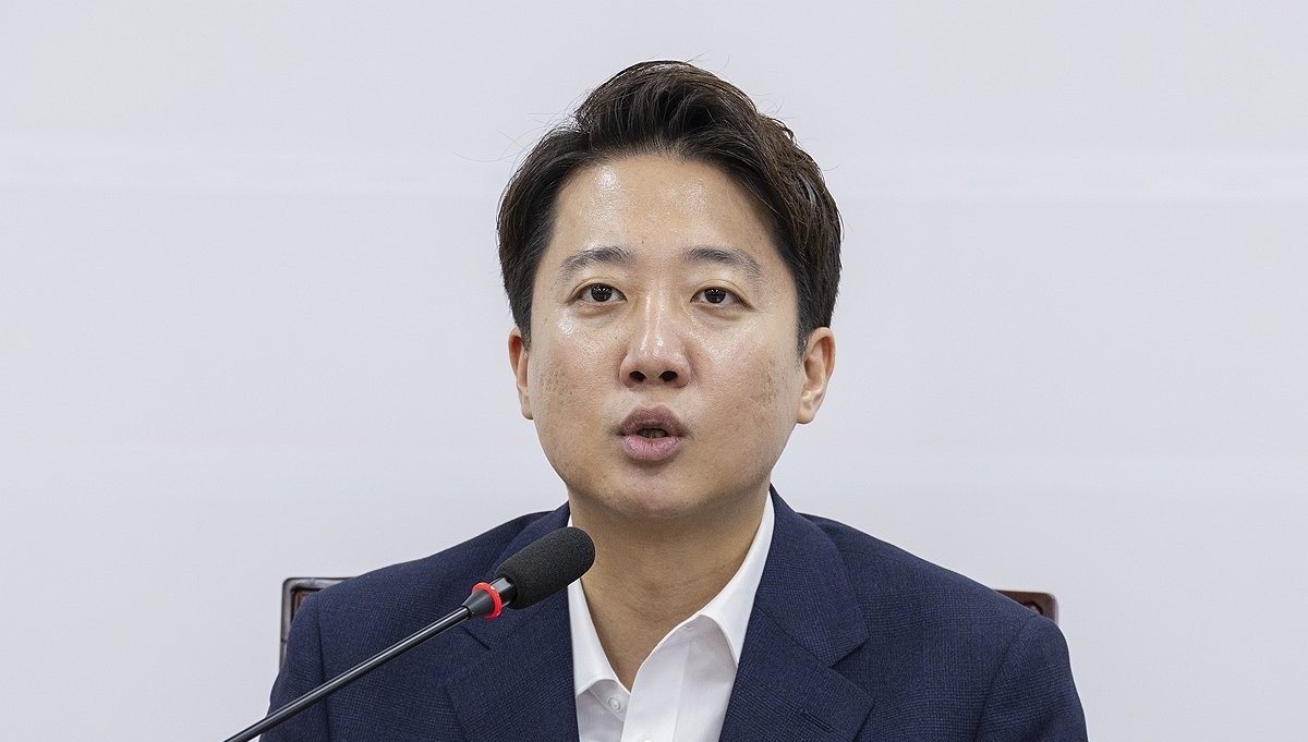 최고위원회의에서 발언하는 이준석 대표(사진=연합뉴스)