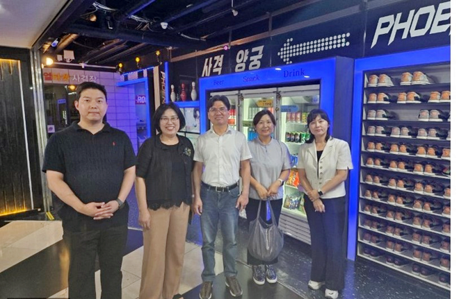 볼링프로그램에 함께한 보호관찰위원들.(제공=안산준법지원센터)
