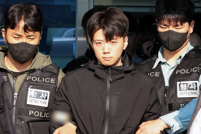 포토라인 선 '여고생 흉기 살인' 장윤기.(사진=연합뉴스)