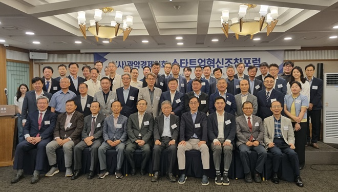 7월 16일 오전 한국프레스센터 19층 매화홀에서 열린 스타트업혁신 조찬포럼 기념촬영.(사진제공=아이넷방송)