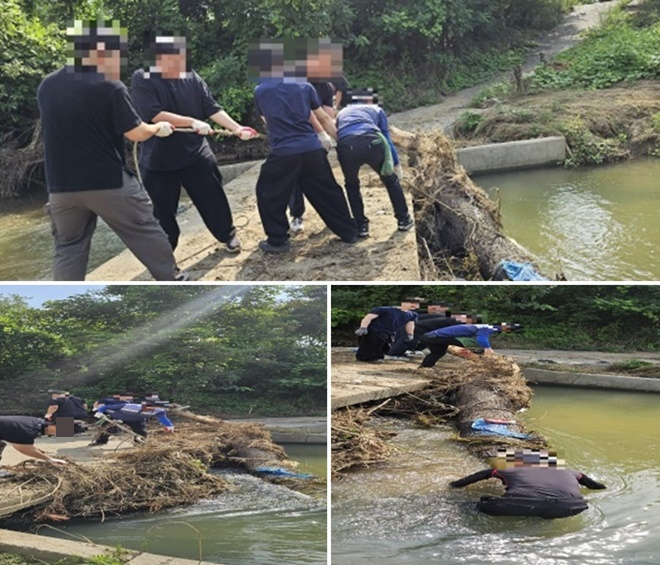 사회봉사명령대상자들이 수해복구에 구슬땀을 흘리고 있다.(사진제공=청주보호관찰소)