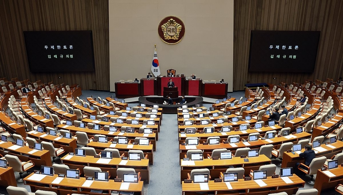 종합특검연장법 필리버스터 이어가는 국민의힘(사진=연합뉴스)