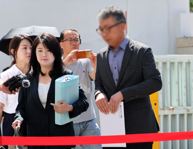 장윤기 사건 영장 실질 심사 출석하는 전 형사과장.(사진=연합뉴스)