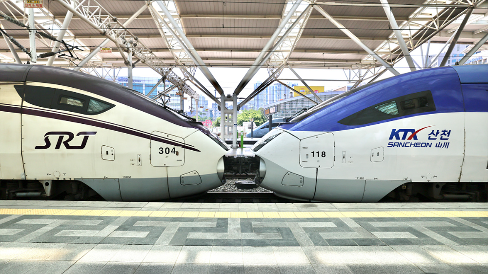 서울역에서 SRT 열차와 KTX-산천 열차가 연결되어 있는 모습.(사진=코레일)