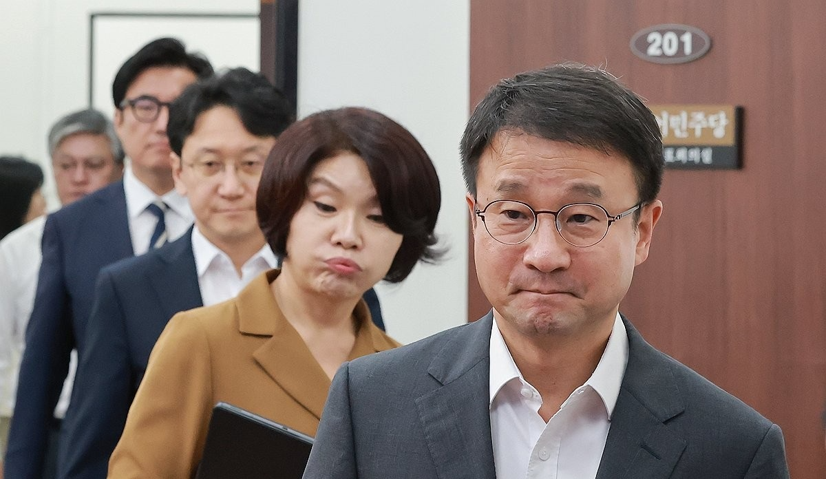 더불어민주당 정책조정회의 참석하는 한병도 대표 직무대행(사진=연합뉴스)