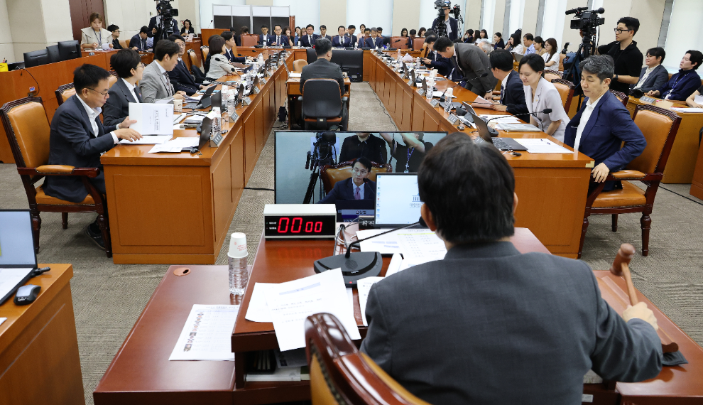 재검표 현장검증 협의를 위해 정회된 선관위 국조특위(사진=연합뉴스)
