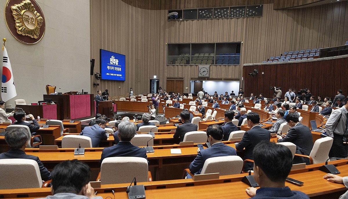 의원 총회에서 발언하는 한병도 대표 직무대행(사진=연합뉴스)