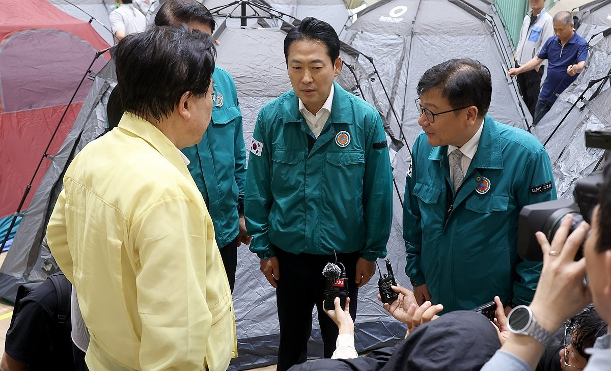 거제 임시 대피시설 찾은 장동혁(사진=연합뉴스)