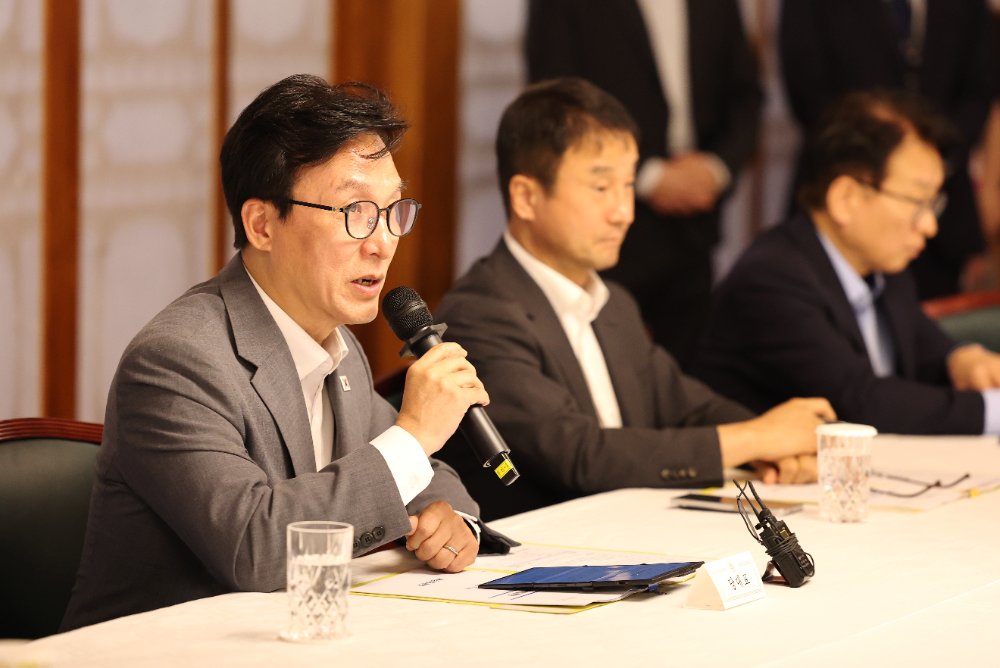더불어민주당 김민석 당 대표가 23일 서울 종로구 삼청동 총리공관에서 열린 고위당정협의회에 참석해 발언하고 있다.(사진=연합뉴스)