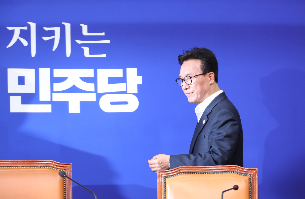 국회에서 첫 최고위 입장하는 김민석 대표(사진=연합뉴스)
