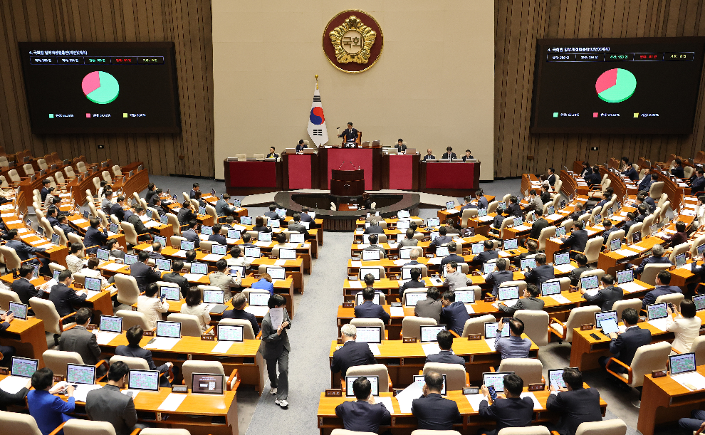 국회 본회의 넘는 패스트트랙 단축법(사진=연합뉴스)