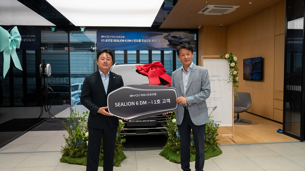BYD 씨라이언 6 DM-i 1호차 인도식 현장.(사진=BYD코리아)