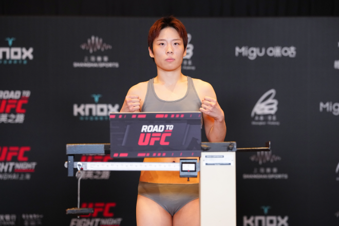 박보현 선수가 ROAD TO UFC S5 준결승전 계체를 통과하고 있다. (사진=UFC한국 미디어 커뮤니케이션)