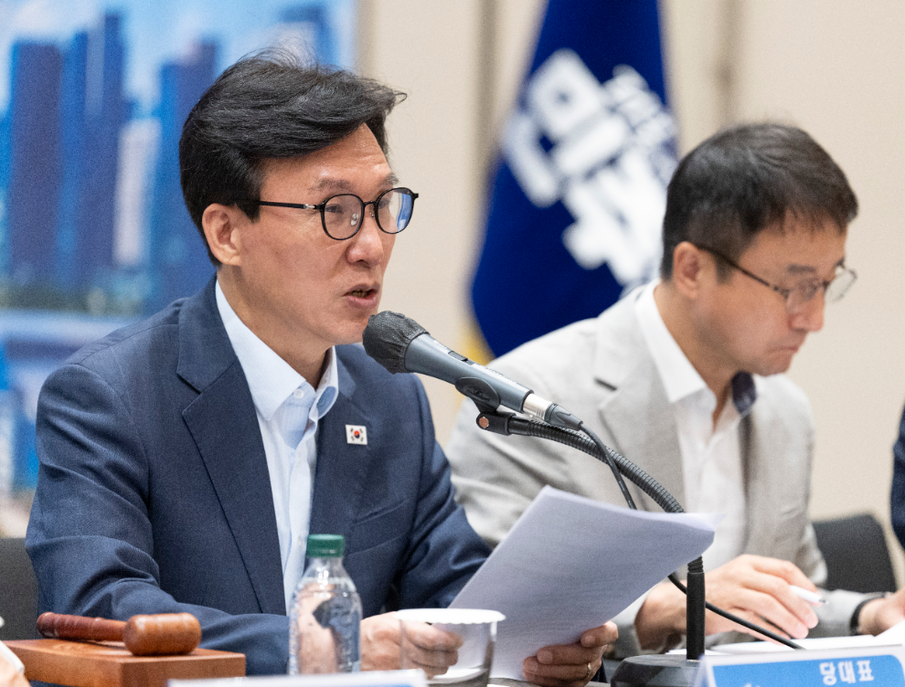 민주당 최고위에서 발언하는 김민석 대표(사진=연합뉴스)