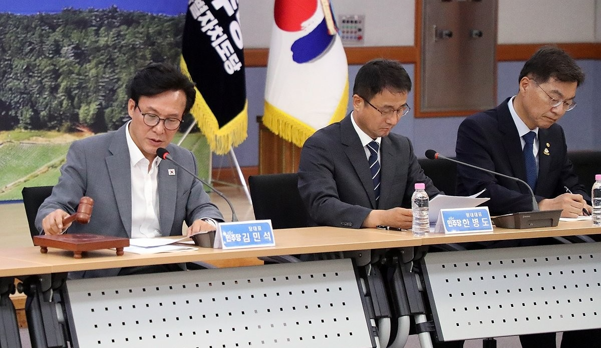 최고위 시작하는 김민석 더불어민주당 대표(사진=연합뉴스)