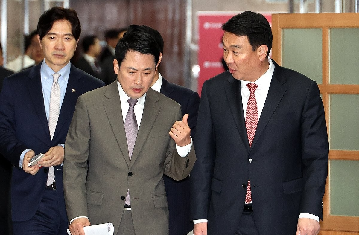 국민의힘 긴급최고위원회의 입장하는 장동혁 대표(사진=연합뉴스)