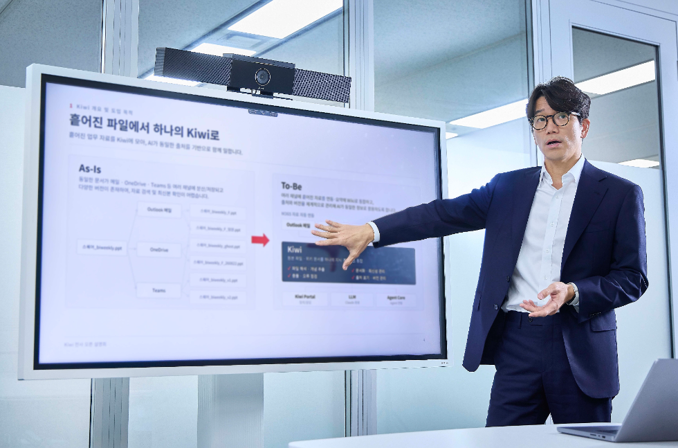 김용훈 SK스퀘어 AI혁신담당이 SK스퀘어 AX(AI전환) 전략을 설명하고 있다. 사진=SK스퀘어