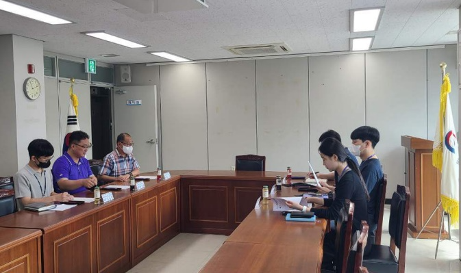 김천경찰서 학교전담경찰관과 업무간담회를 갖고 있다.(사진제공=구미보호관찰소)