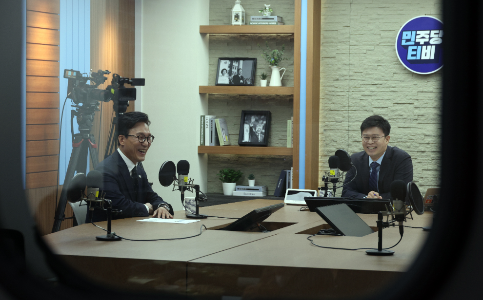 민티07 준비하는 더불어민주당 김민석 대표(사진=연합뉴스)