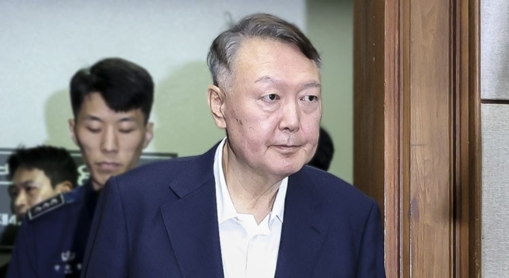 법정 들어서는 윤석열 전 대통령(사진=연합뉴스)