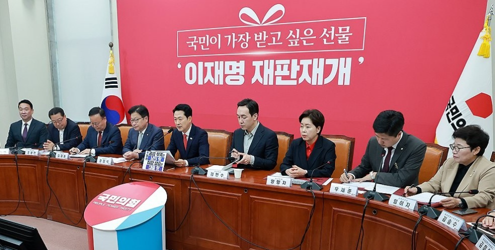 국민의힘 최고위원회의에서 발언하는 장동혁 대표(사진=연합뉴스)