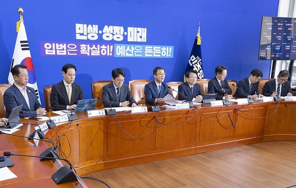 정책조정회의에서 발언하는 한병도 원내대표(사진=연합뉴스)