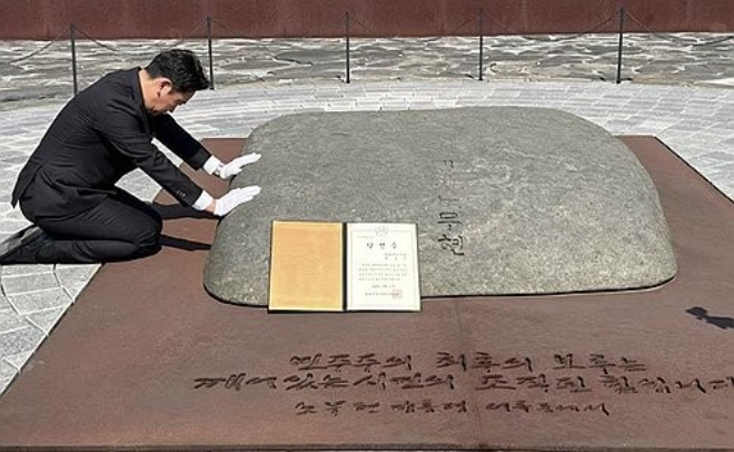 노무현 묘역 찾은 곽상언.(사진=연합뉴스)