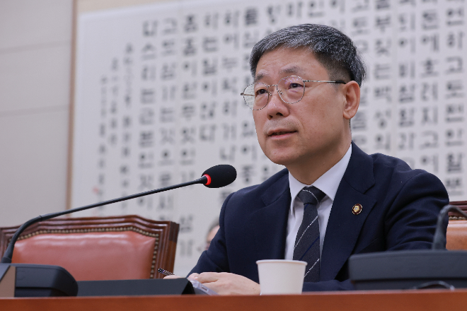 답변하는 노경필 법원행정처장.(사진=연합뉴스)
