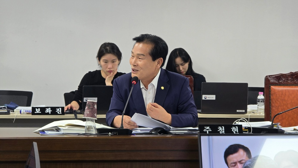 주철현 의원이 국회 농림축산식품해양수산위원회 해양수산부 국정감사에 참석해 현안 질의를 이어가고 있다.