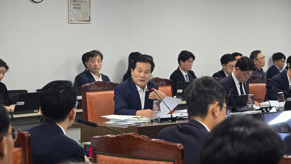 주철현 의원이 국회 농림축산식품해양수산위원회 해양수산부 국정감사에 참석해 현안 질의를 이어가고 있다.