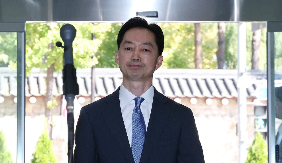 인사청문회 준비 사무실 들어서는 김지용 중수청장 후보자(사진=연합뉴스)
