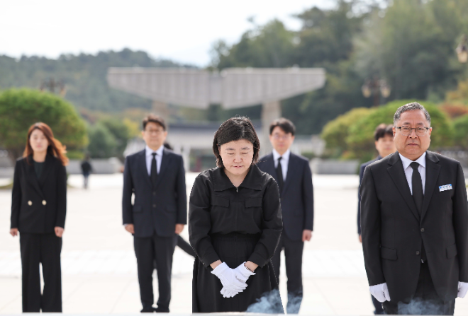 5·18묘지 참배하는 임은정 광주중수청장.(사진=연합뉴스)