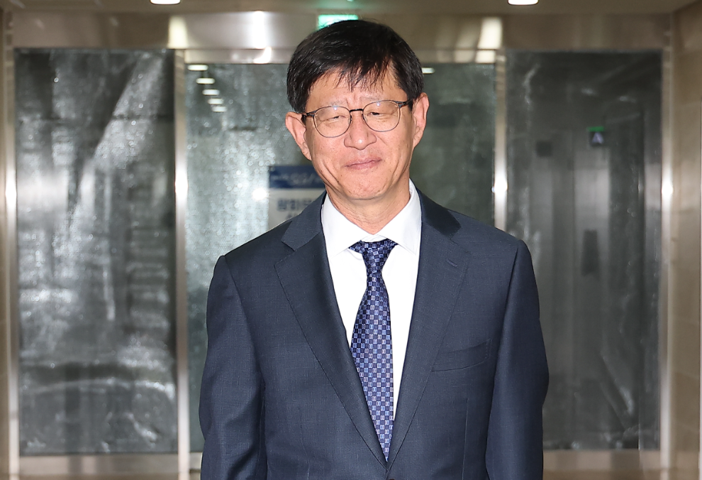 사무실 출근하는 최길수 특별감찰관 후보자(사진=연합뉴스)