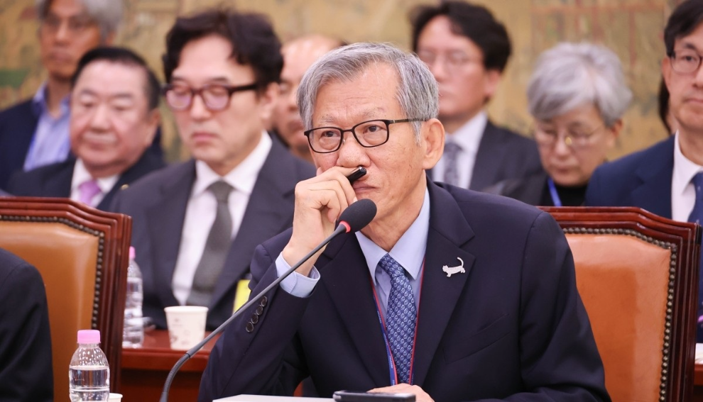 질의 듣는 유홍준 국립중앙박물관장(사진=연합뉴스)
