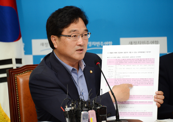 ▲우원식최고위원이2일녹취록을공개하는모습(사진=새정치민주연합)